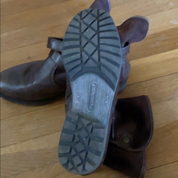 Bare Traps Boots - Picture 3 of 4